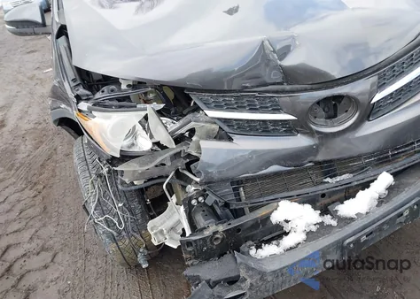 2014 Toyota Rav4 Xle z USA, uszkodzony, nr VIN 2T3RFREV9EW149234